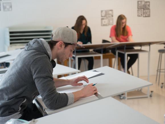 Student working on an in-class assignment in the drawing studio in the Dower Center for the Arts